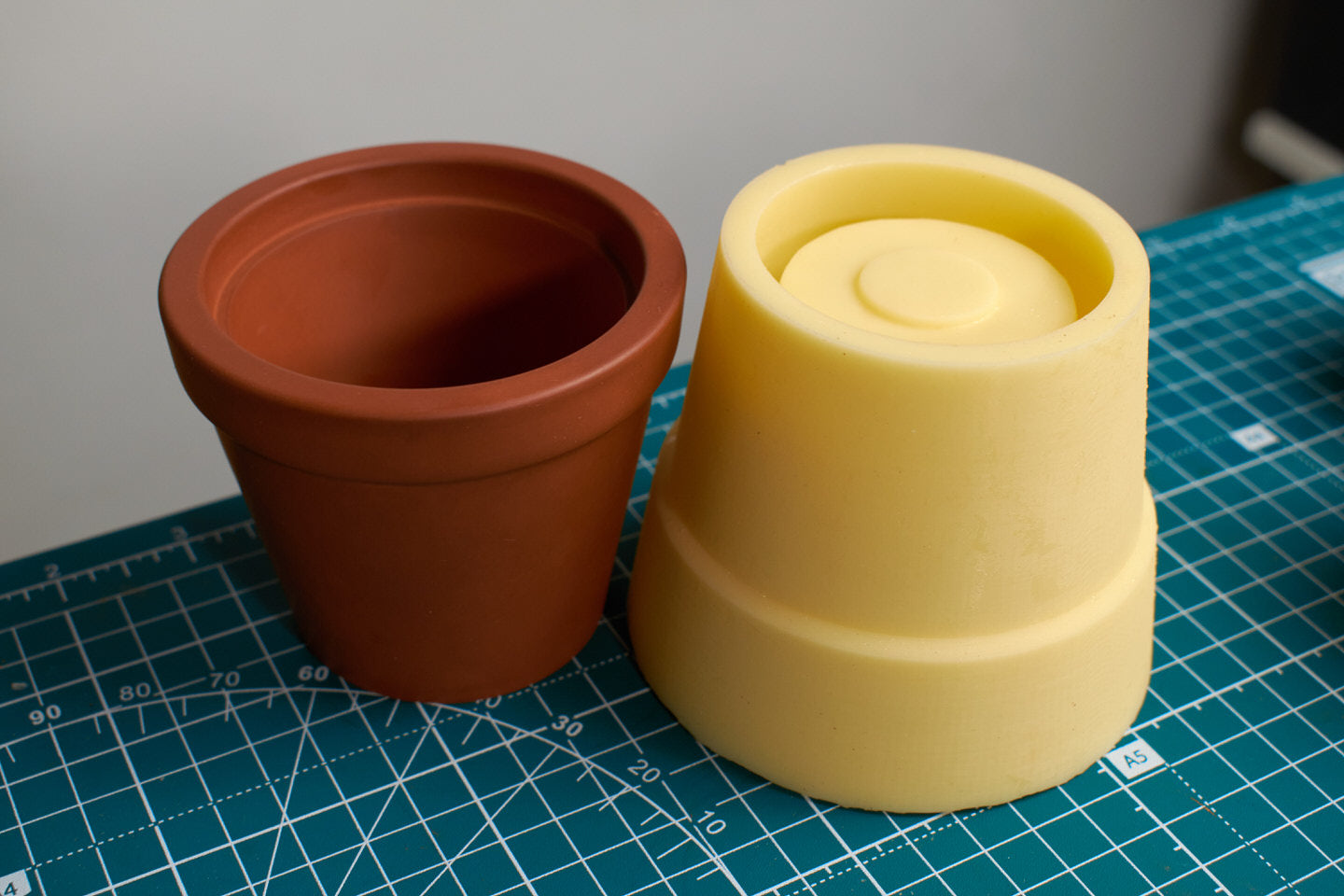 STL Planter mold DIY — Classic Planter — x3 Sizes (50/100/150 ml) — 3D-printed Housing Frame for silicone mold making. Concrete succulent Planter