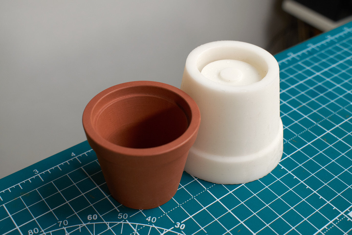 STL Planter mold DIY — Classic Planter — x3 Sizes (50/100/150 ml) — 3D-printed Housing Frame for silicone mold making. Concrete succulent Planter